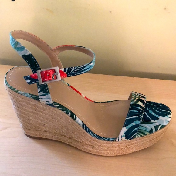 SOLD Espadrille Sandal Charles David Espadrille Platform Jute Sandal Palm Motif - Picture 2 of 9